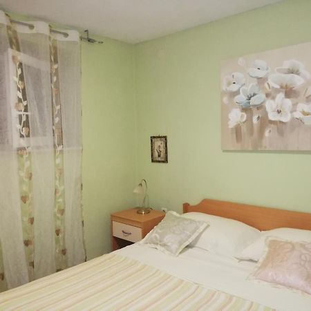 I&J Relaxing Beach Apartments Račišće Dış mekan fotoğraf