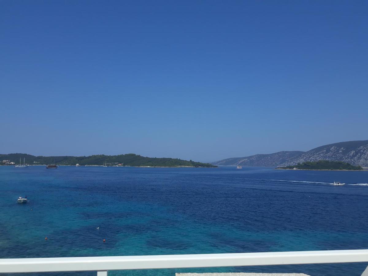 I&J Relaxing Beach Apartments Račišće Dış mekan fotoğraf