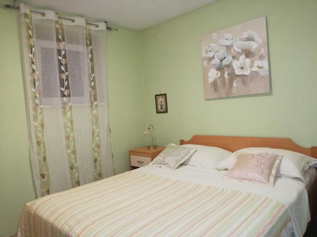 I&J Relaxing Beach Apartments Račišće Dış mekan fotoğraf