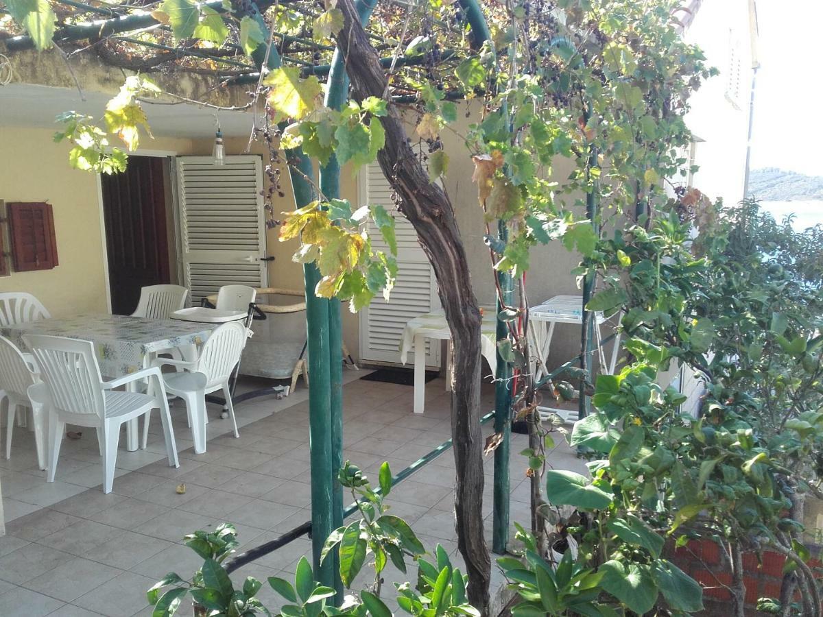 I&J Relaxing Beach Apartments Račišće Dış mekan fotoğraf