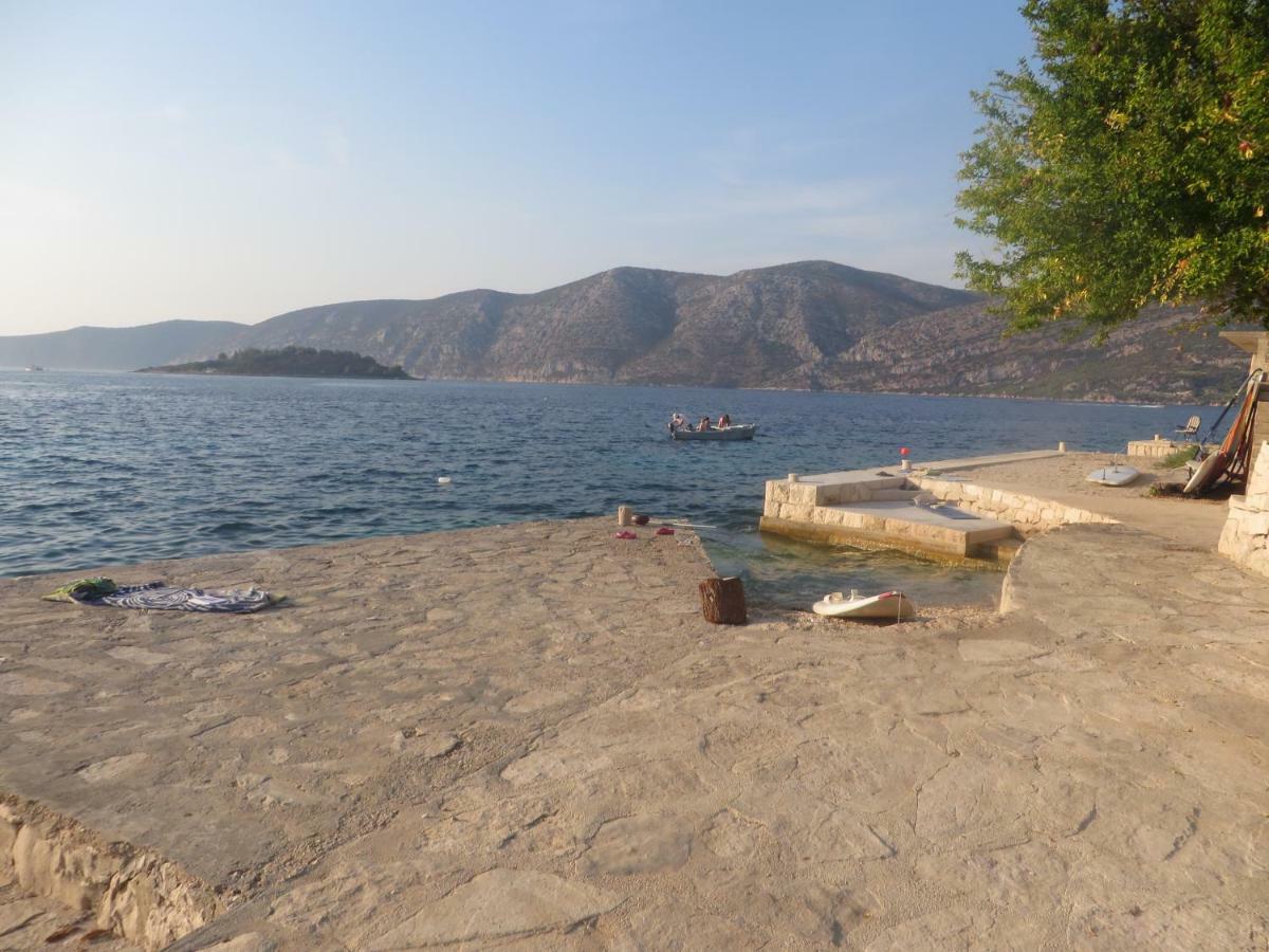 I&J Relaxing Beach Apartments Račišće Dış mekan fotoğraf