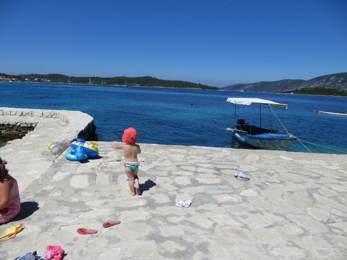 I&J Relaxing Beach Apartments Račišće Dış mekan fotoğraf