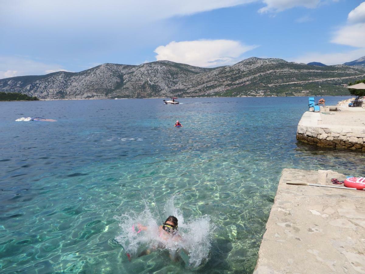 I&J Relaxing Beach Apartments Račišće Dış mekan fotoğraf