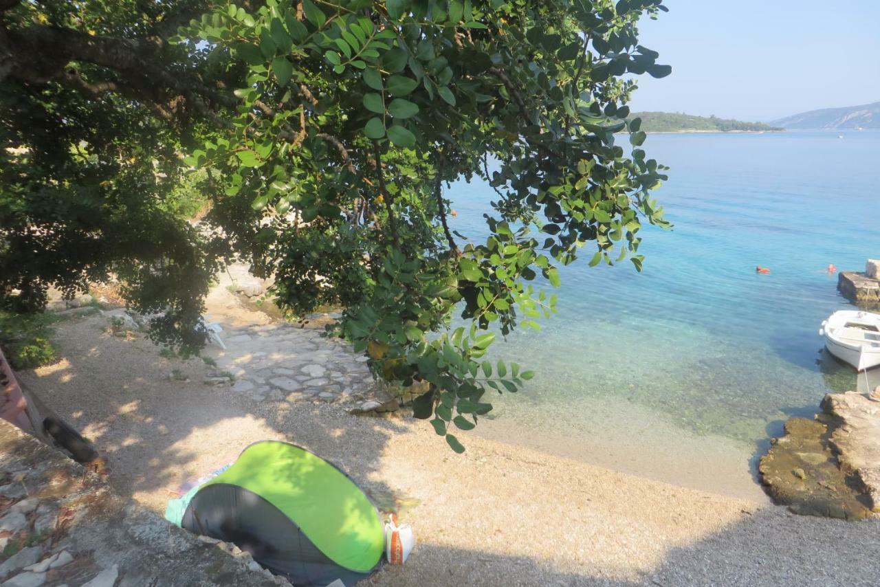 I&J Relaxing Beach Apartments Račišće Dış mekan fotoğraf