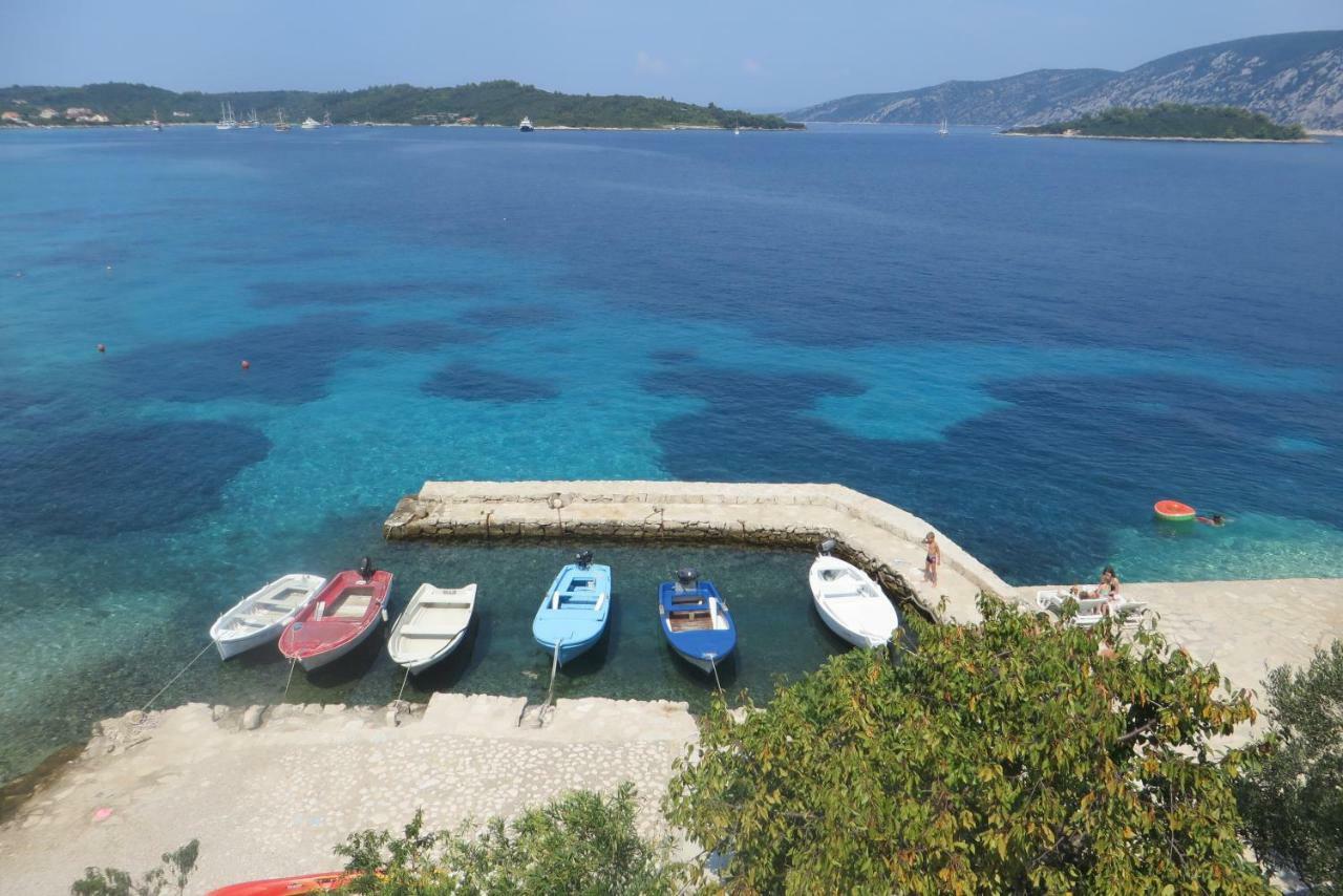I&J Relaxing Beach Apartments Račišće Dış mekan fotoğraf