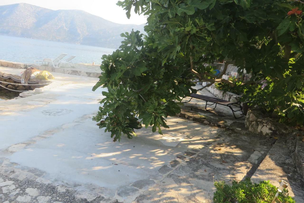 I&J Relaxing Beach Apartments Račišće Dış mekan fotoğraf