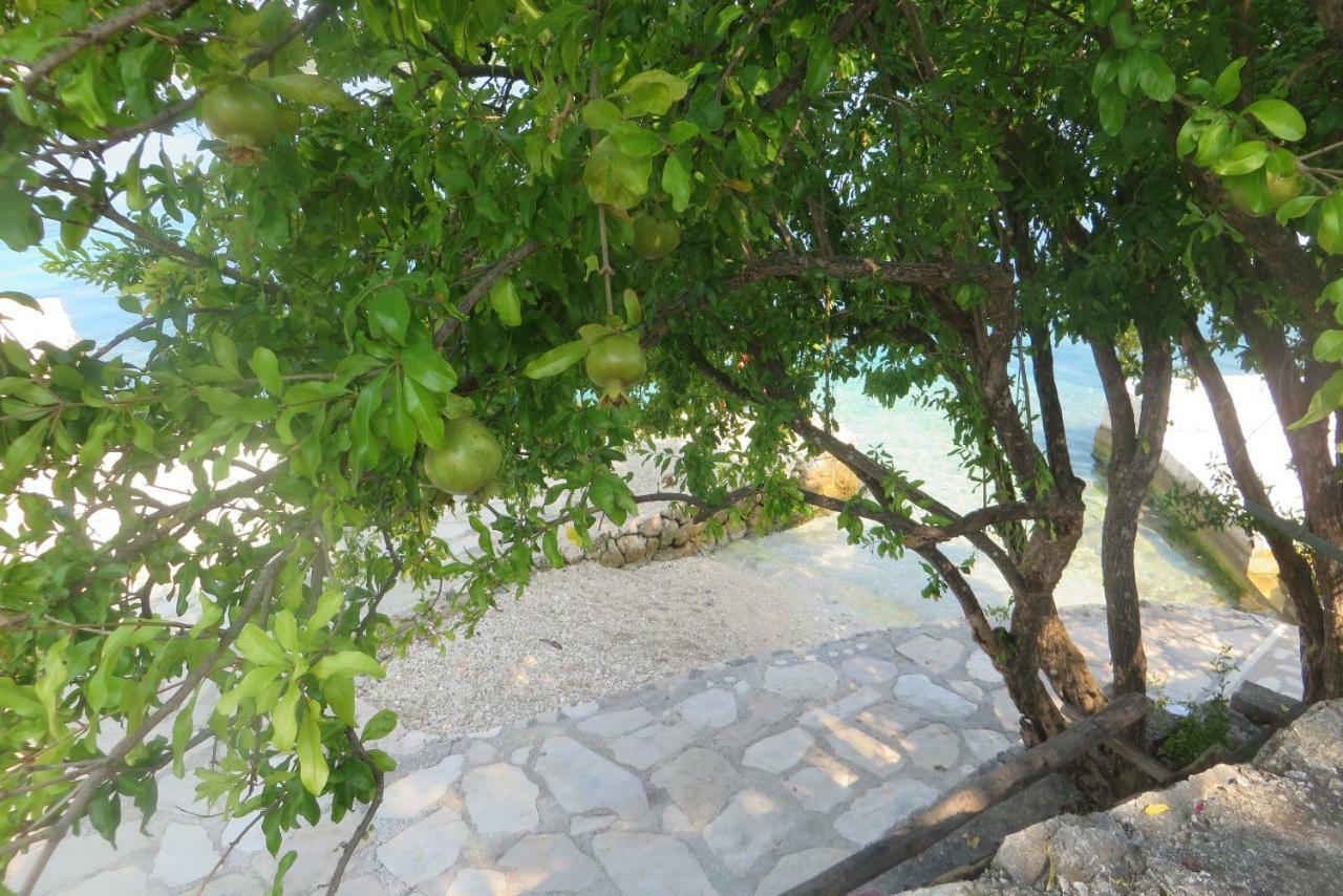 I&J Relaxing Beach Apartments Račišće Dış mekan fotoğraf