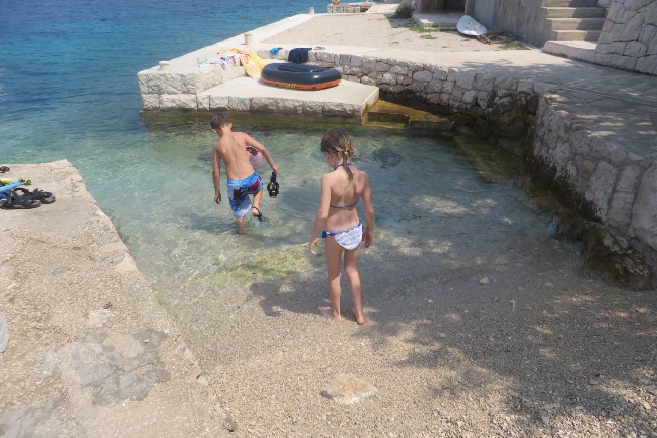 I&J Relaxing Beach Apartments Račišće Dış mekan fotoğraf