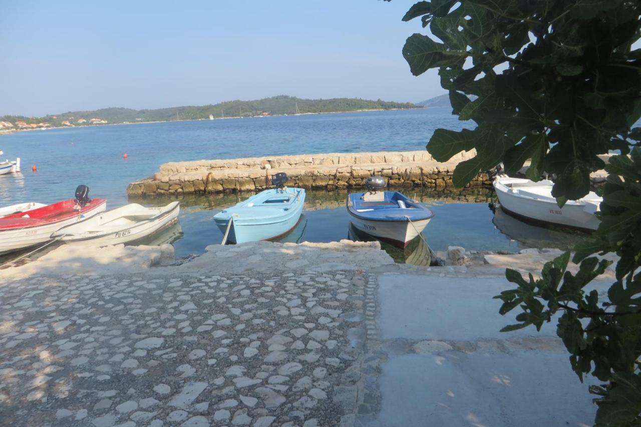 I&J Relaxing Beach Apartments Račišće Dış mekan fotoğraf