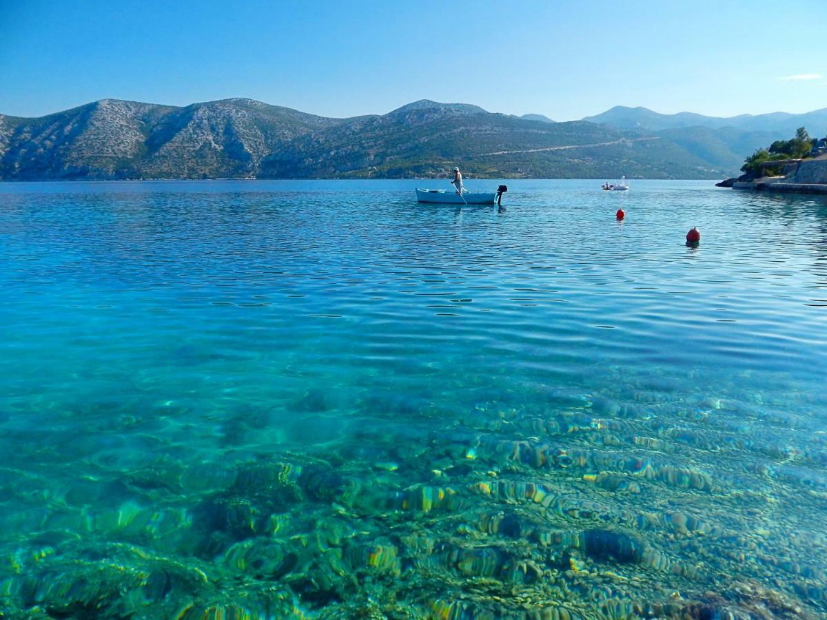 I&J Relaxing Beach Apartments Račišće Dış mekan fotoğraf
