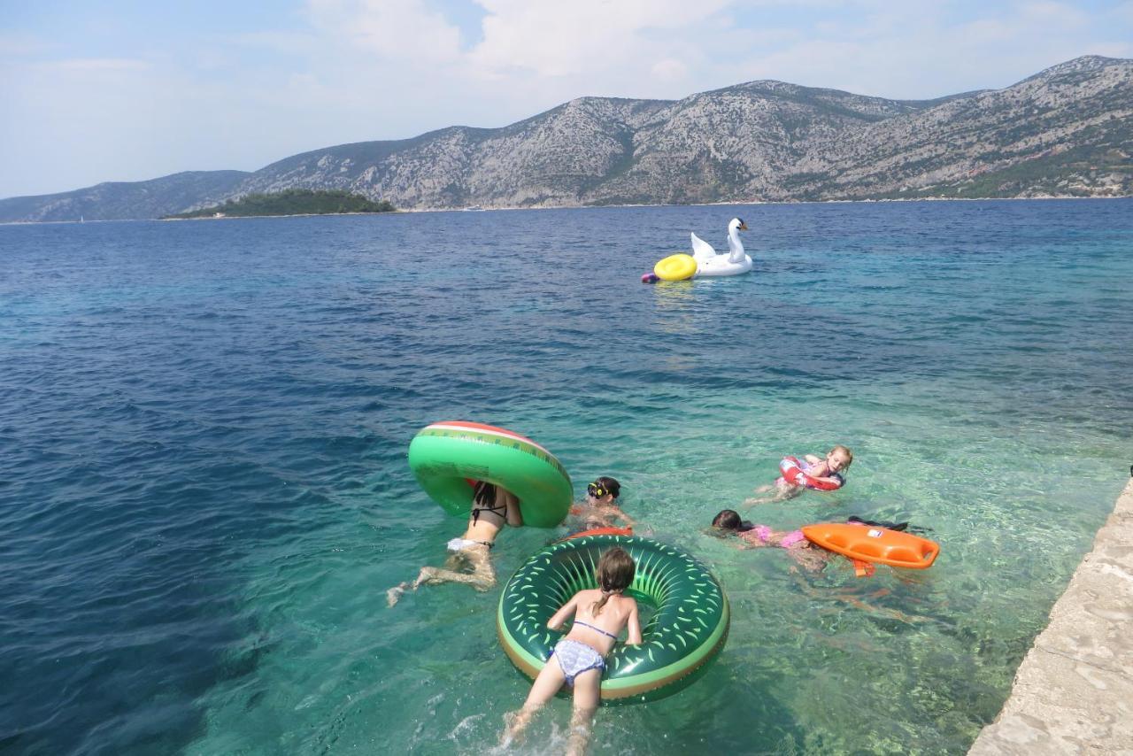 I&J Relaxing Beach Apartments Račišće Dış mekan fotoğraf