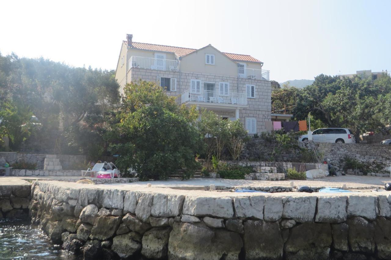 I&J Relaxing Beach Apartments Račišće Dış mekan fotoğraf