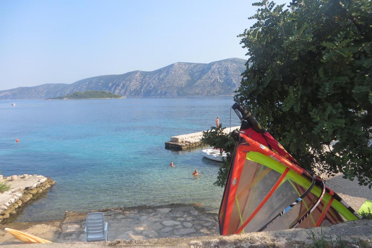 I&J Relaxing Beach Apartments Račišće Dış mekan fotoğraf